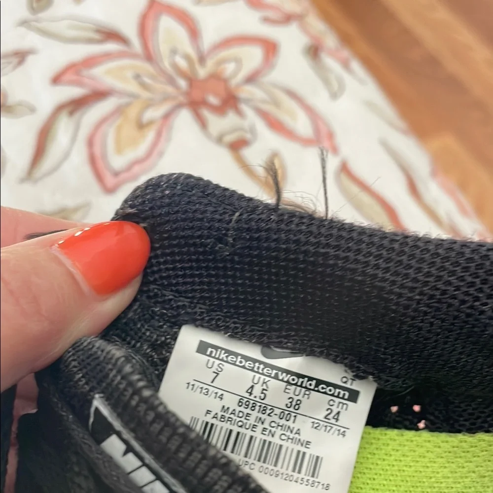 Nike Black and White Knit Sneakers - Picture 3 of 3